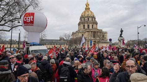 French government survives 1st no-confidence vote